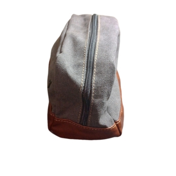 Travel bag   with zippered pockets. - Picture 4 of 11